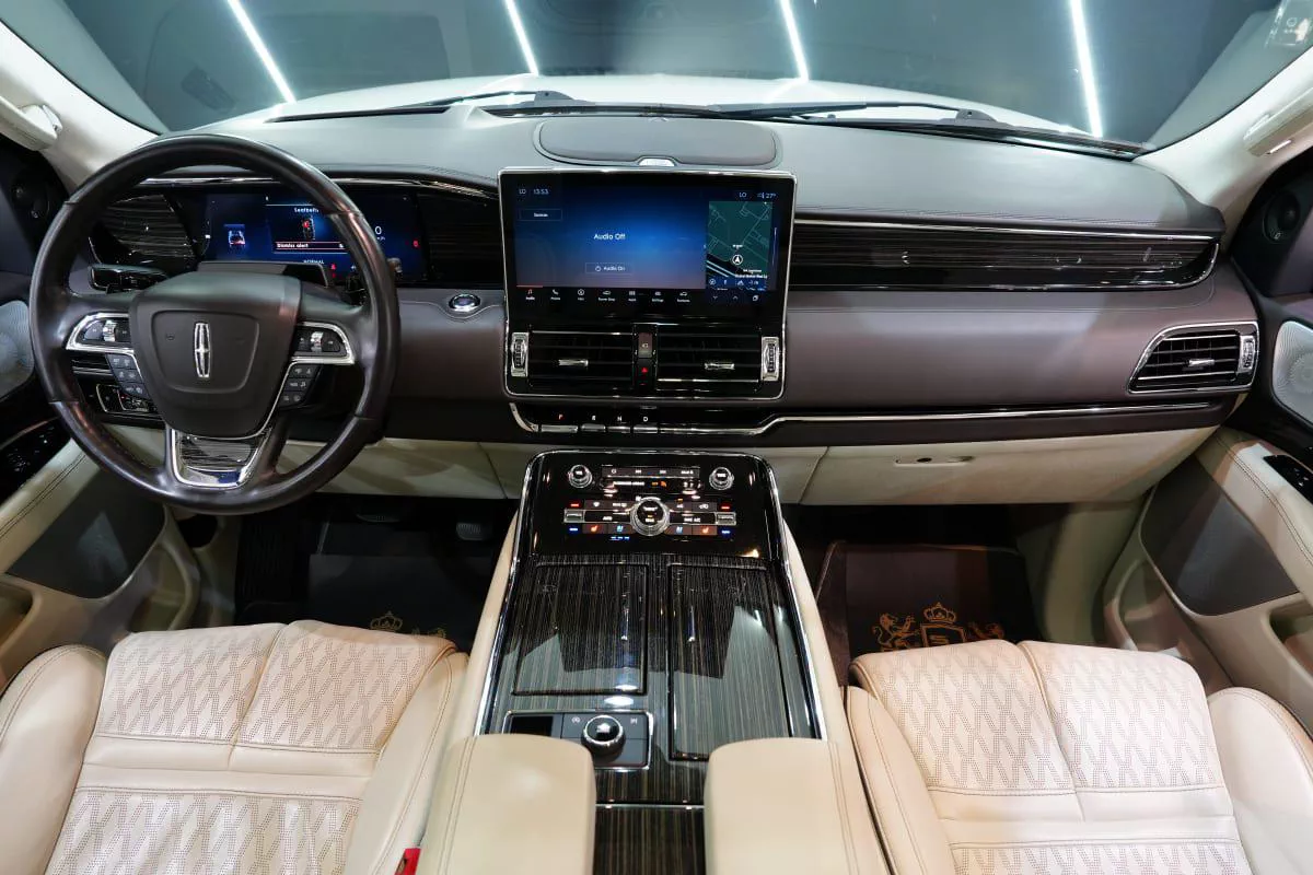 Lincoln Navigator Presidential-6-6