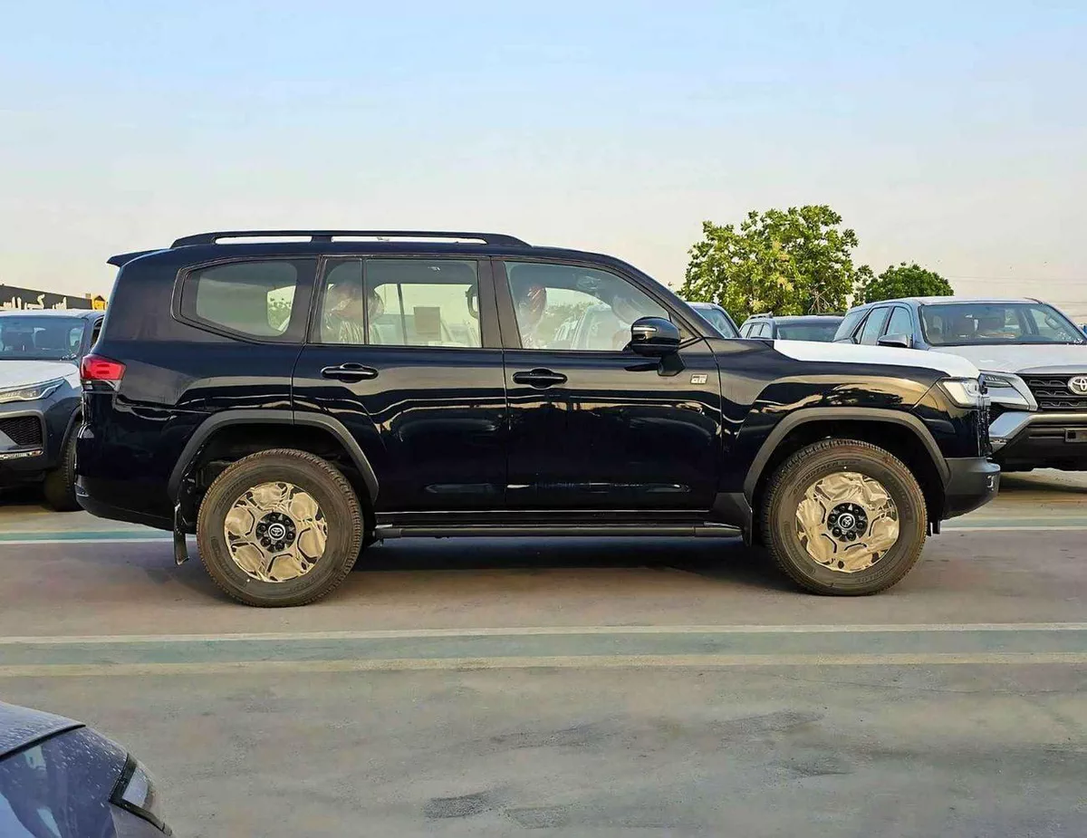 Toyota Land Cruiser GR SPORT || 3.3L Diesel V6 / RADAR / BIG DVD / REAR ENTERTAINMENT DVD / COOL BOX (CODE#LCDGR)-1-0