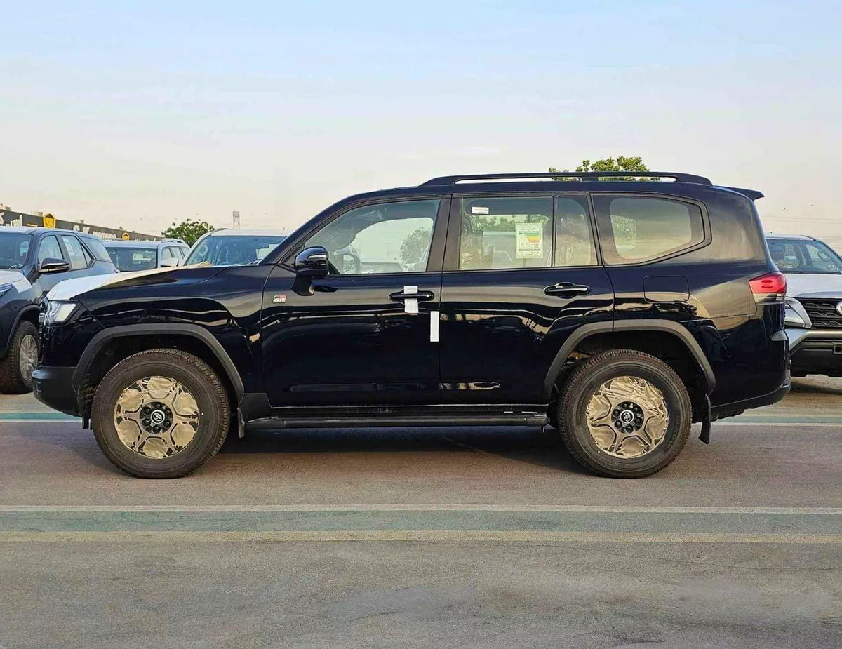 Toyota Land Cruiser GR SPORT || 3.3L Diesel V6 / RADAR / BIG DVD / REAR ENTERTAINMENT DVD / COOL BOX (CODE#LCDGR)-2-0