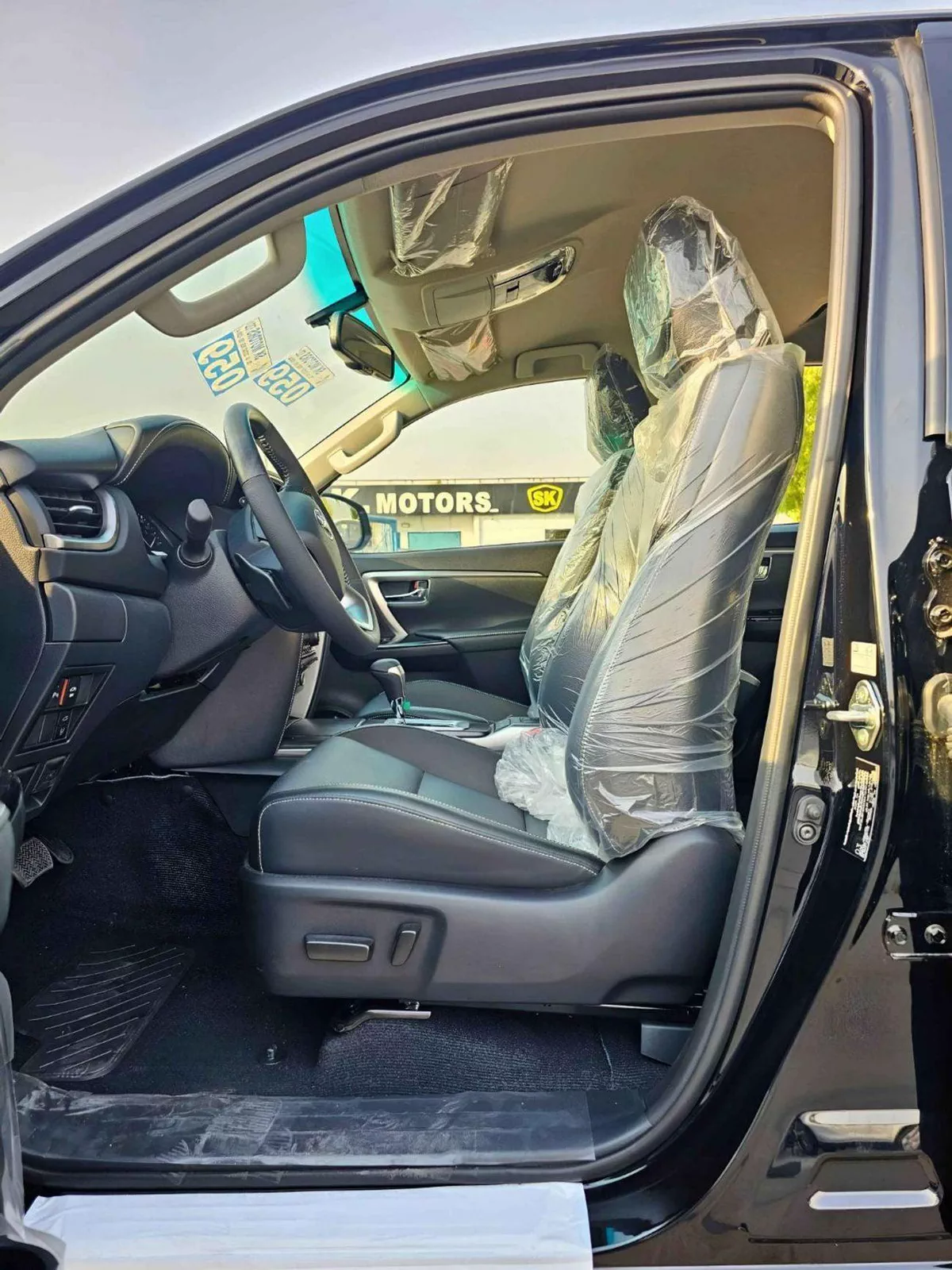 Toyota Fortuner VXR SR5 ADVENTURE | 4.0L V6 PETROL | FRONT PWR SEATS | PUSH START | DIFF LOCK AUTO A/C | (CODE # F6HA)-8-0