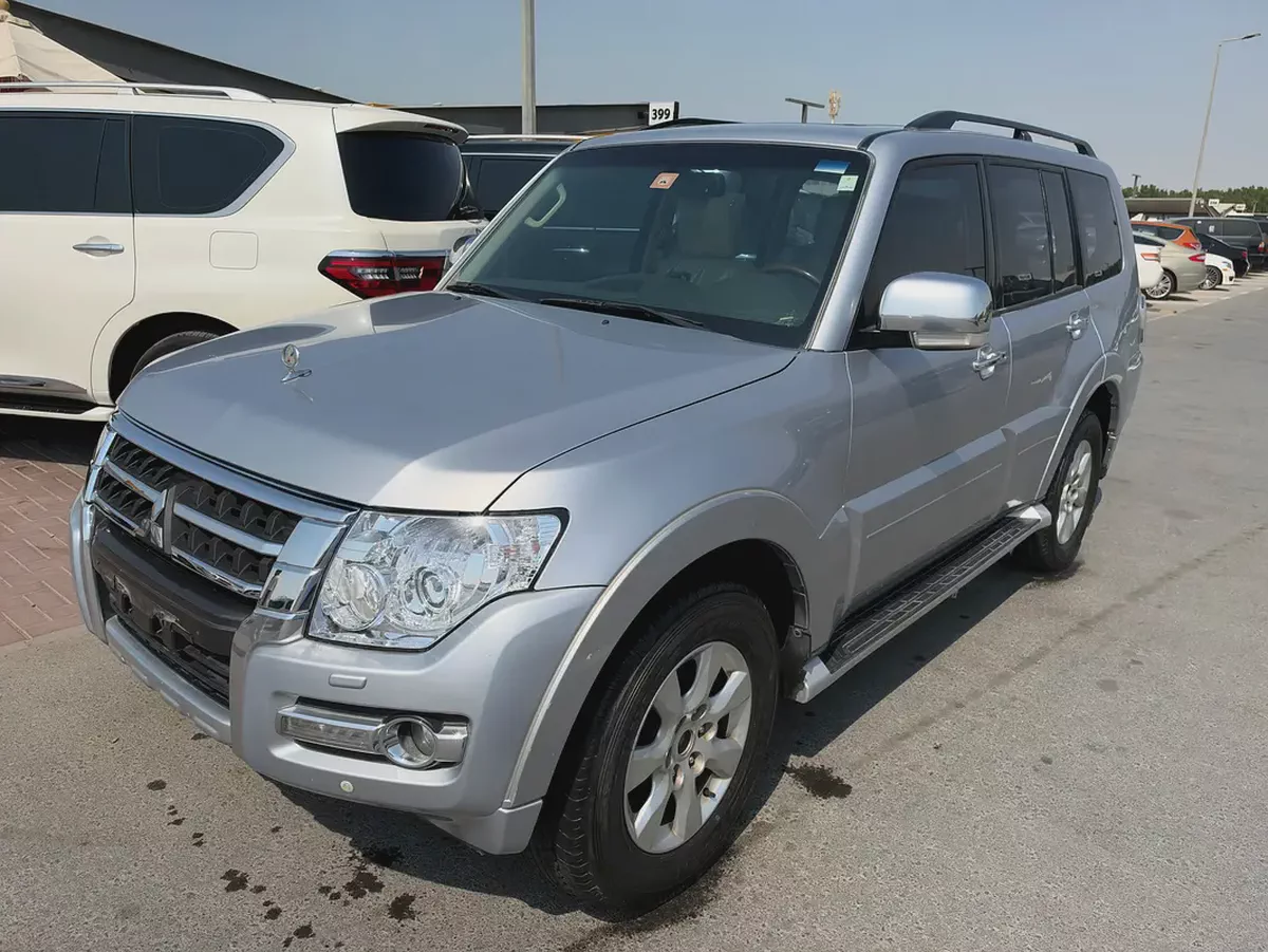 Mitsubishi Pajero 2015  fullopshin GCC Specs Well Maintained-2-2