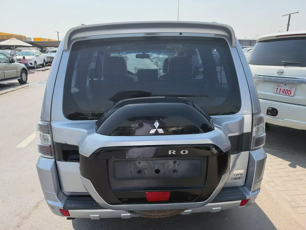 Mitsubishi Pajero 2015  fullopshin GCC Specs Well Maintained-3-3