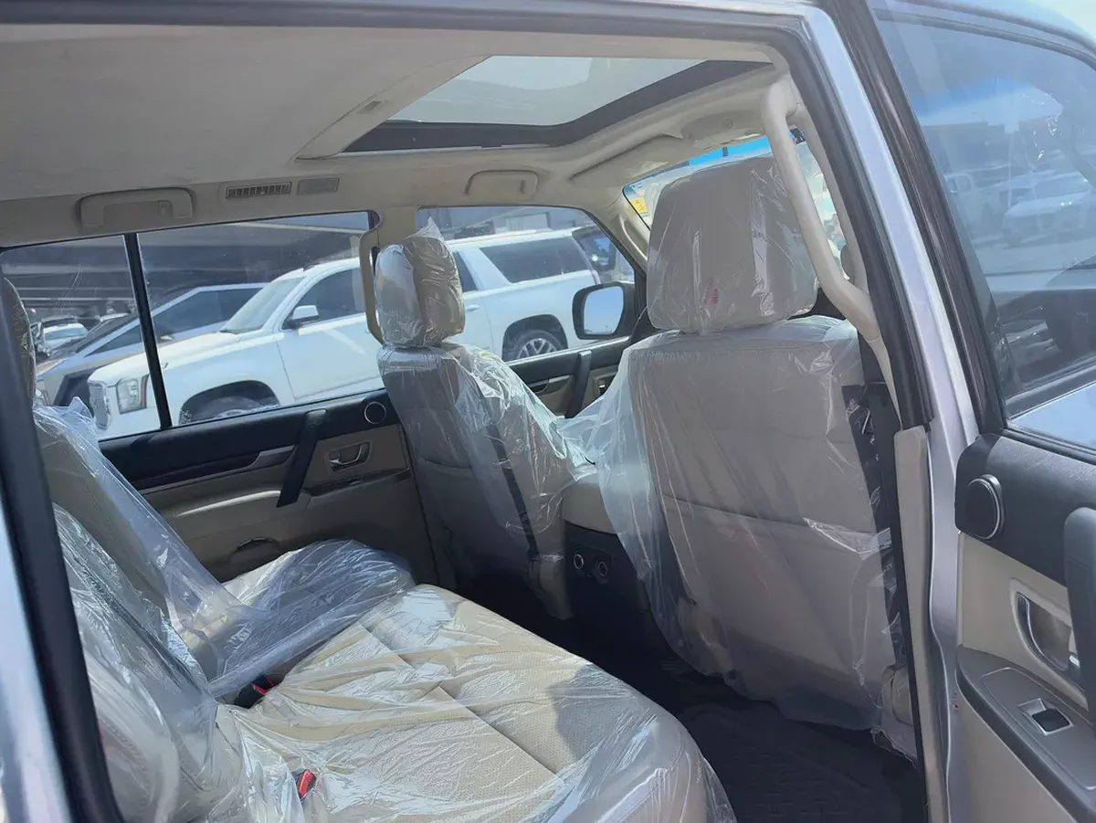 Mitsubishi Pajero 2015  fullopshin GCC Specs Well Maintained-6-6