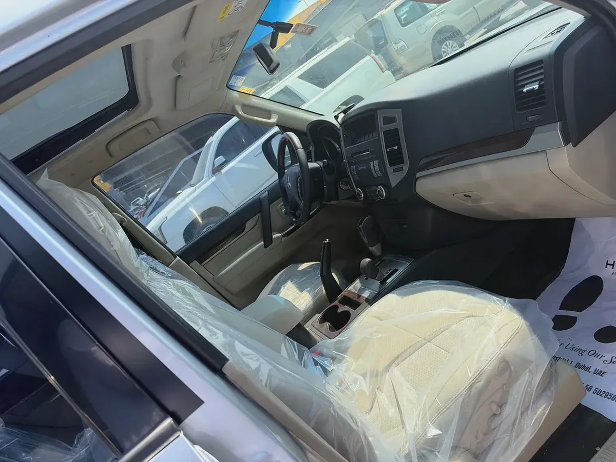 Mitsubishi Pajero 2015  fullopshin GCC Specs Well Maintained-7-7