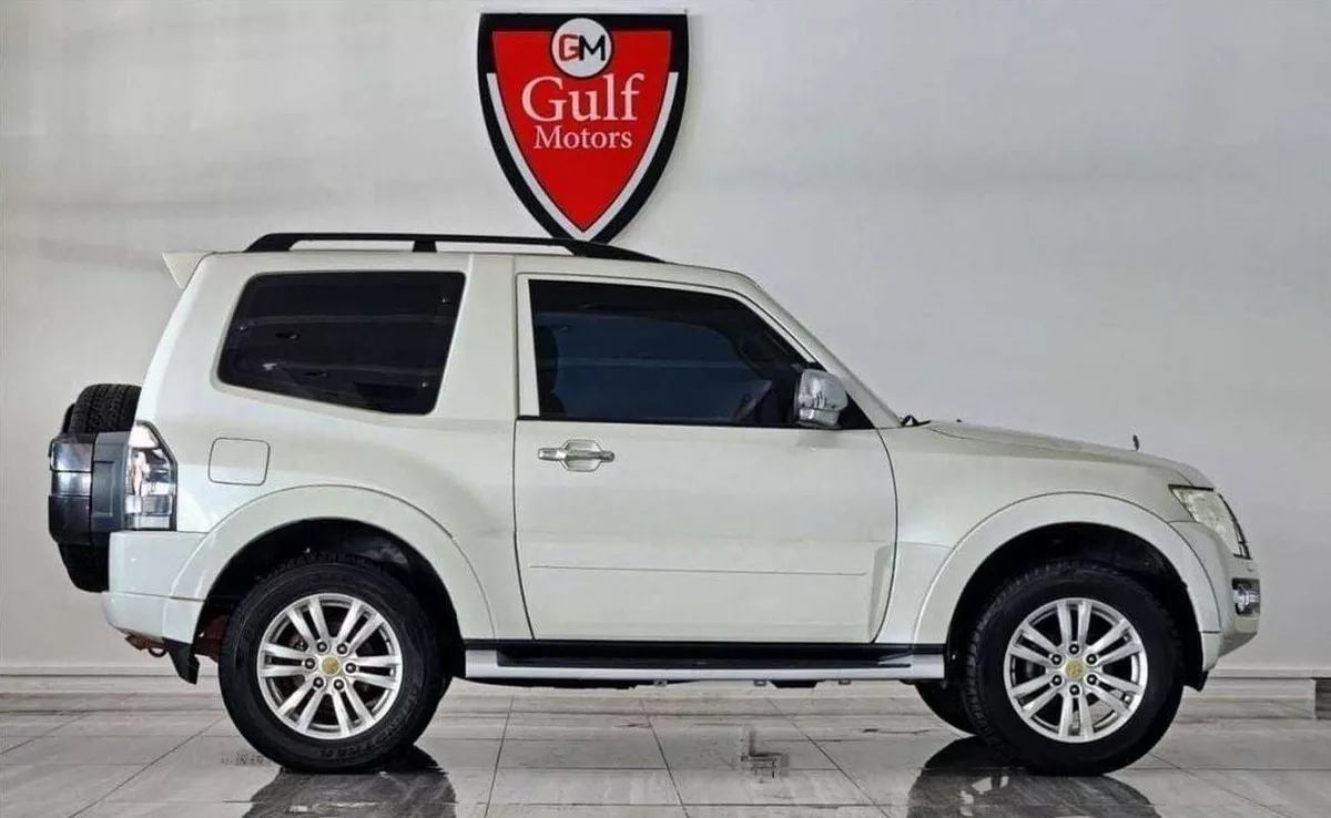 Mitsubishi Pajero GLS HIGHLINE PLATINUM 3.8L-6CYL 2DR - FULL OPTION FULLY SERVICE. Al Habtoor Motors-2-0