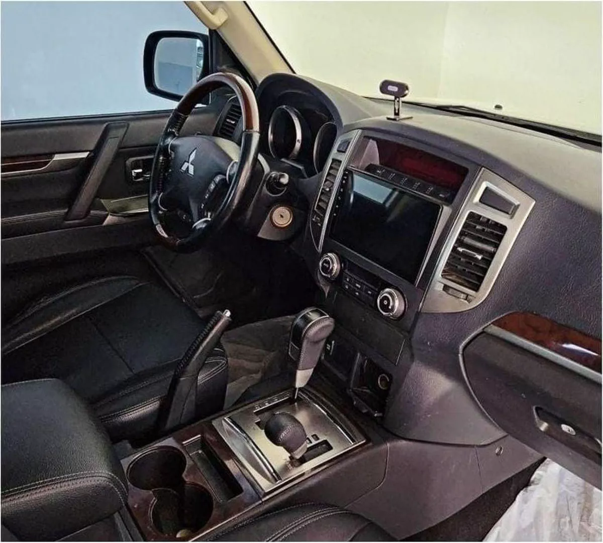 Mitsubishi Pajero GLS HIGHLINE PLATINUM 3.8L-6CYL 2DR - FULL OPTION FULLY SERVICE. Al Habtoor Motors-5-0