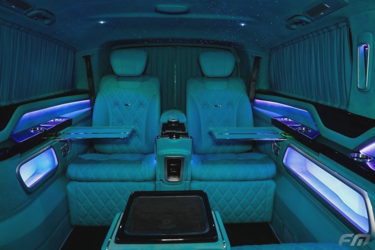 Mercedes Benz V 250 VIP BUSINESS VAN – FULL LUXURY OPTION | BRAND NEW | GCC | 2023