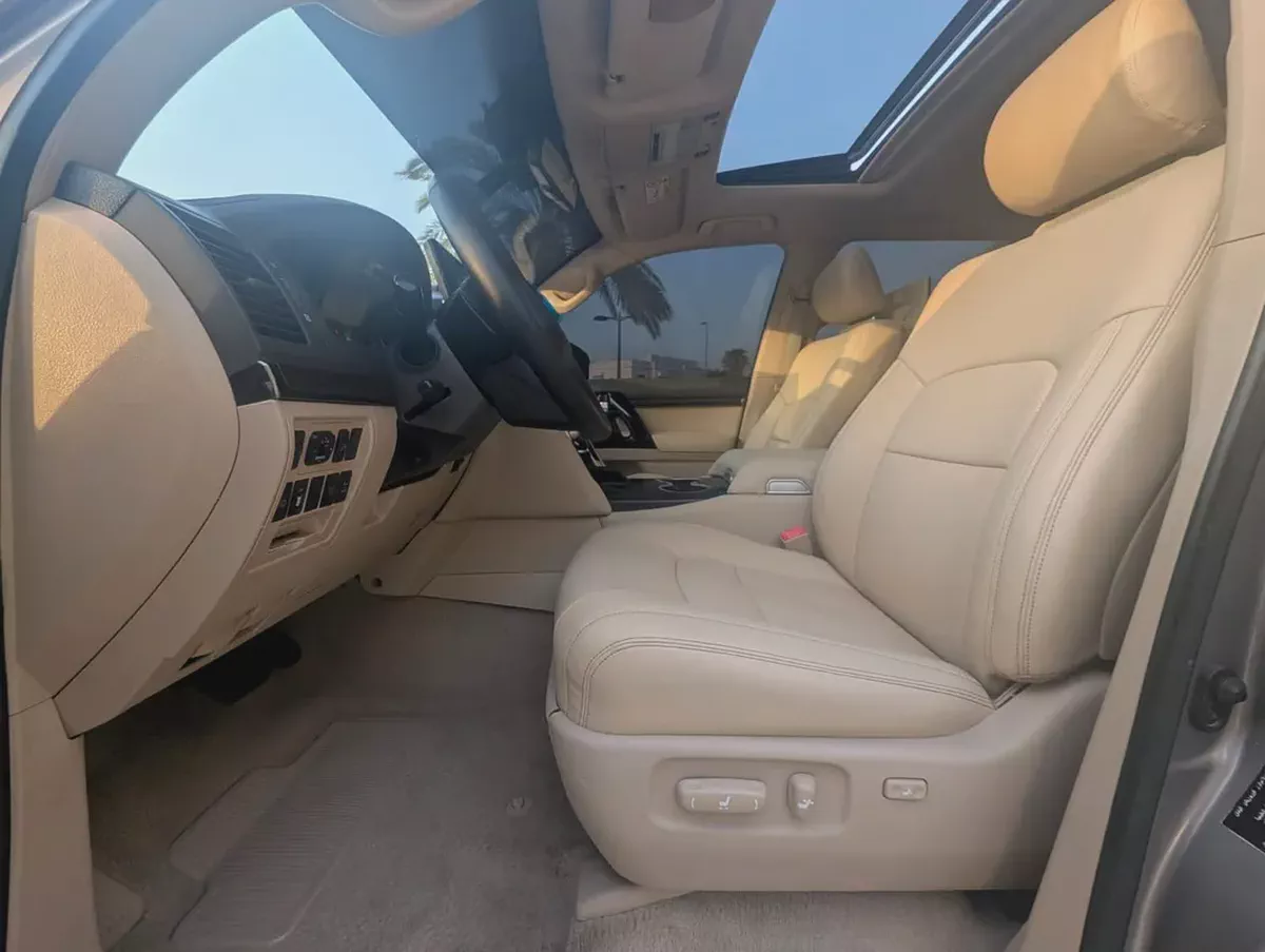 Toyota Land Cruiser VXR 2013 Facelifted 2026 With Interior and Exterior GCC Specs | Well Maintained-4-4
