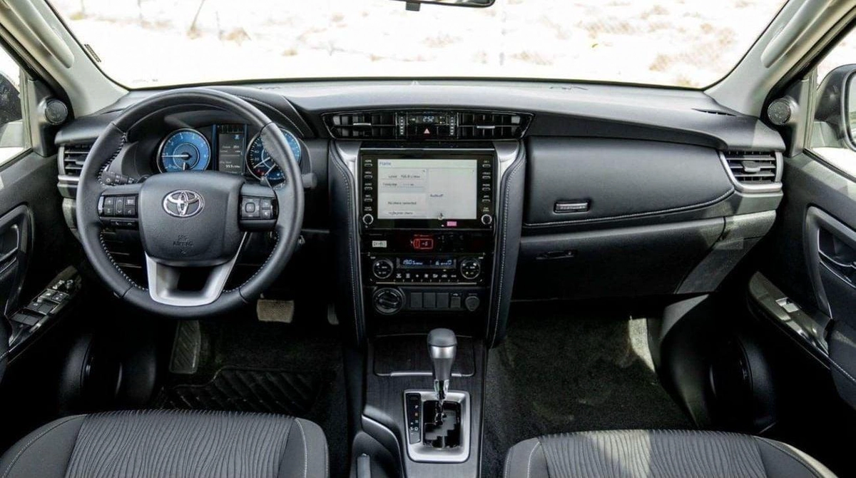 Toyota Fortuner Toyota Fortuner 2.4L Diesel 2025-10-0