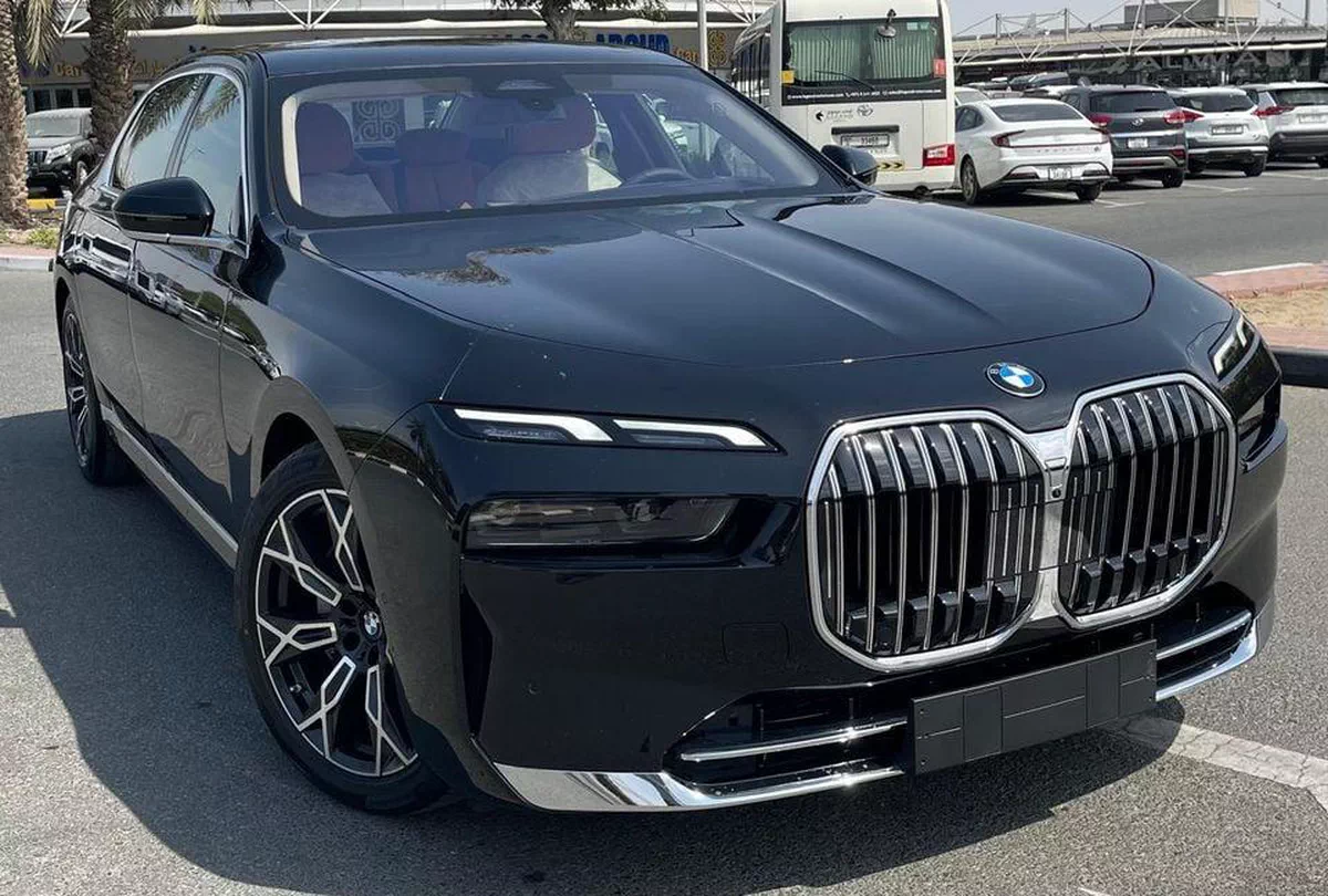 BMW 740i LUXURY PURE EXCELLENCE-16-16