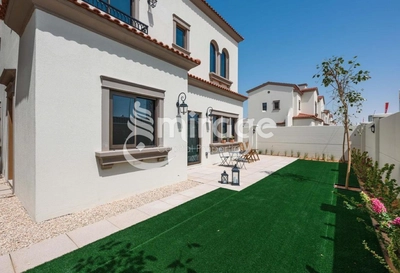 Stunning 4BR+M Almeira | Perfect Location-0