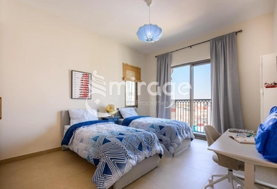Stunning 4BR+M Almeira | Perfect Location-3