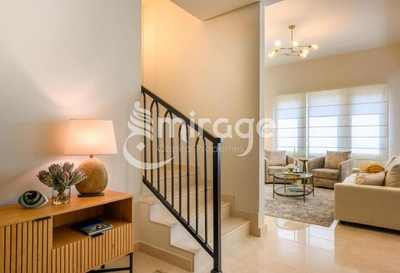 Stunning 4BR+M Almeira | Perfect Location-1