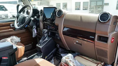 Toyota Land Cruiser Pick Up LC79 4.0 PETROL AT 2026 FULL-12