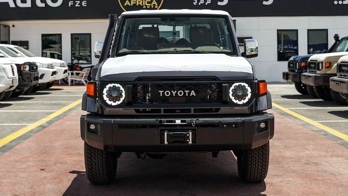 Toyota Land Cruiser Pick Up LC79 4.0 PETROL AT 2026 FULL-1-0