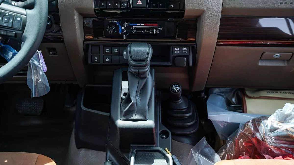 Toyota Land Cruiser Pick Up LC79 4.0 PETROL AT 2026 FULL-6-0