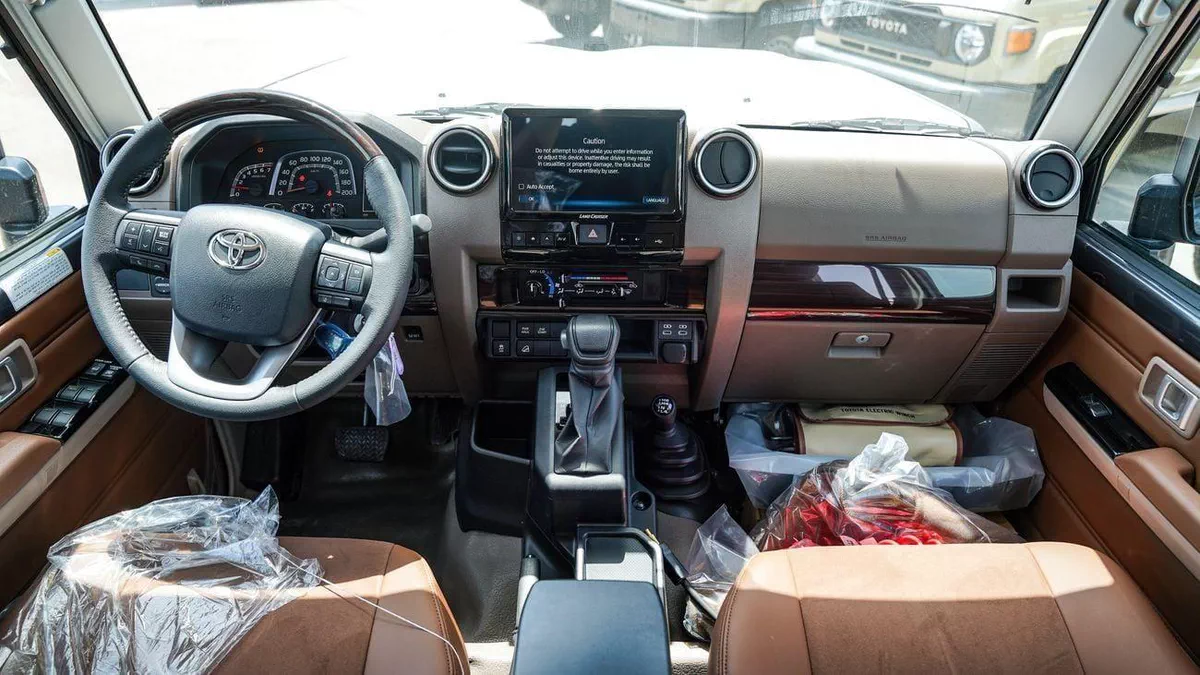Toyota Land Cruiser Pick Up LC79 4.0 PETROL AT 2026 FULL-7-0
