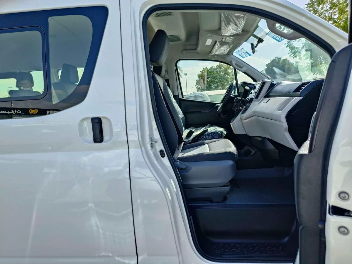 Toyota Hiace DX TOYOTA HIACE HIGHROOF DX / 2.8L V4 DIESEL / BLACK BUMPER-9-0