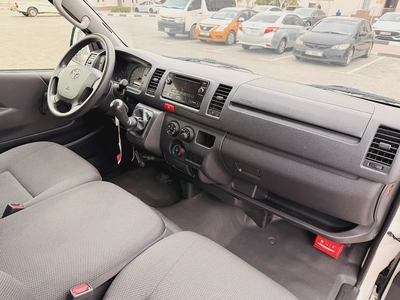 Toyota Hiace GL 2.7L 3 Seater Manual 2023 Model GCC Specs With Service History In Perfect Condition-11