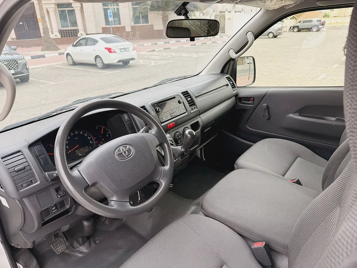 Toyota Hiace GL 2.7L 3 Seater Manual 2023 Model GCC Specs With Service History In Perfect Condition