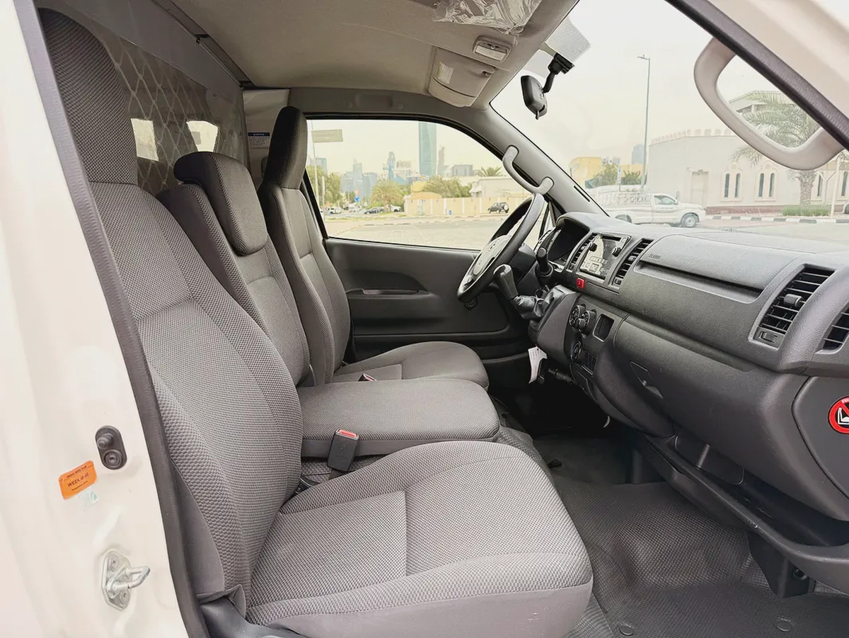 Toyota Hiace GL 2.7L 3 Seater Manual 2023 Model GCC Specs With Service History In Perfect Condition