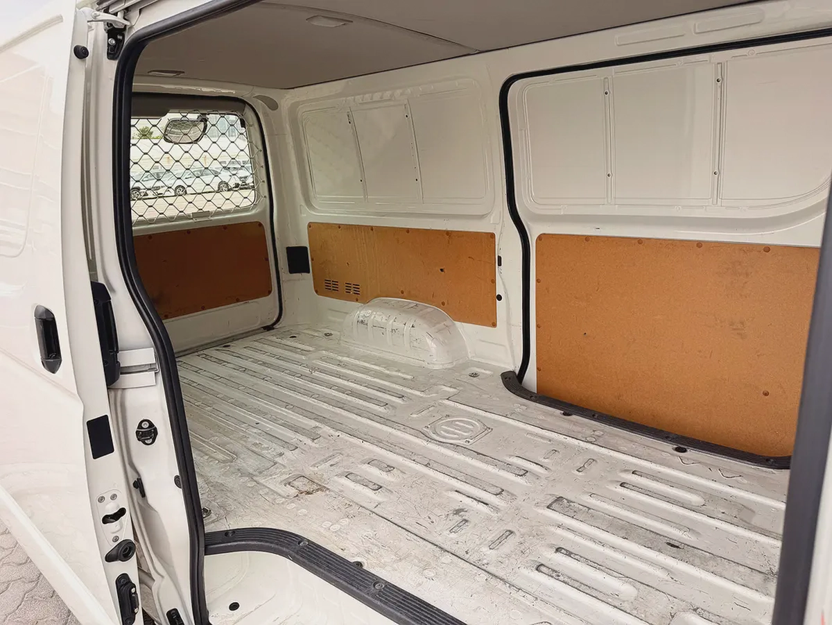Toyota Hiace GL 2.7L 3 Seater Manual 2023 Model GCC Specs With Service History In Perfect Condition