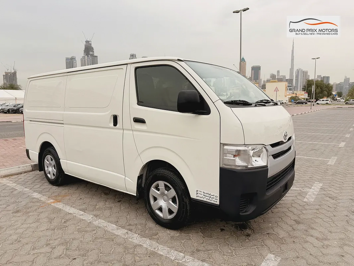 Toyota Hiace GL 2.7L 3 Seater Manual 2023 Model GCC Specs With Service History In Perfect Condition