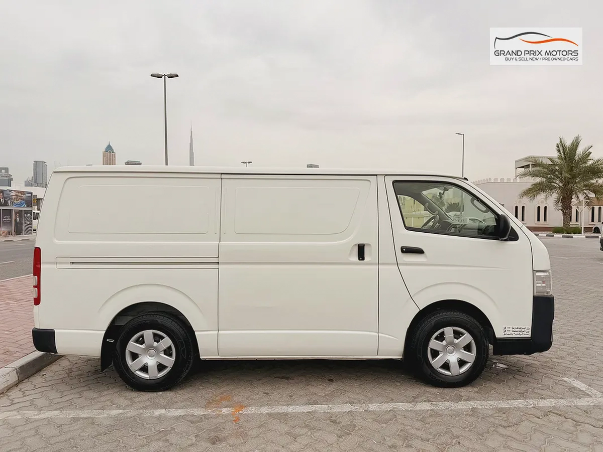 Toyota Hiace GL 2.7L 3 Seater Manual 2023 Model GCC Specs With Service History In Perfect Condition