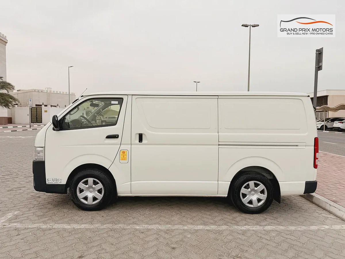 Toyota Hiace GL 2.7L 3 Seater Manual 2023 Model GCC Specs With Service History In Perfect Condition