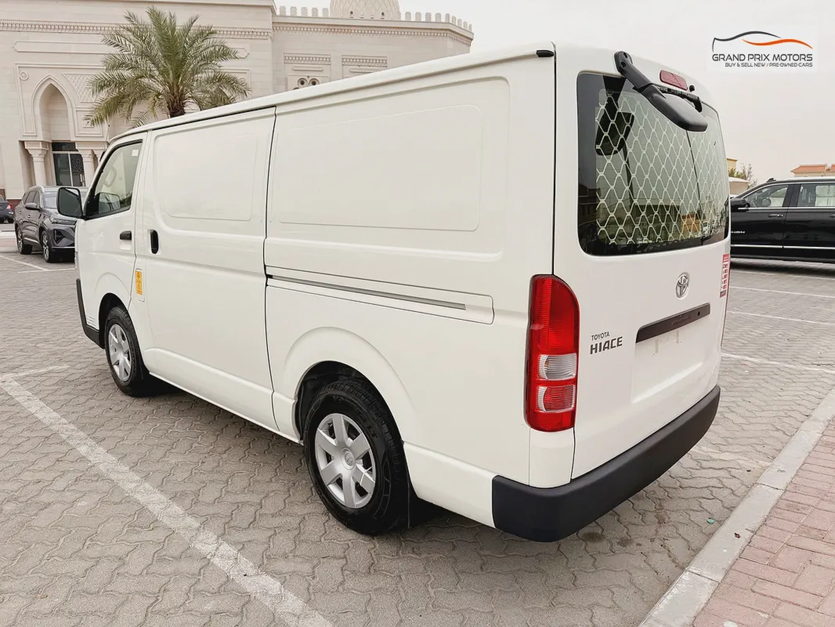 Toyota Hiace GL 2.7L 3 Seater Manual 2023 Model GCC Specs With Service History In Perfect Condition