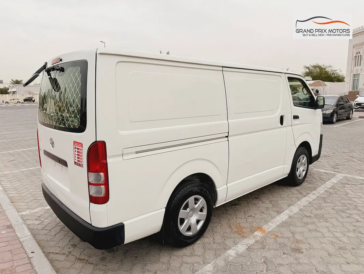 Toyota Hiace GL 2.7L 3 Seater Manual 2023 Model GCC Specs With Service History In Perfect Condition