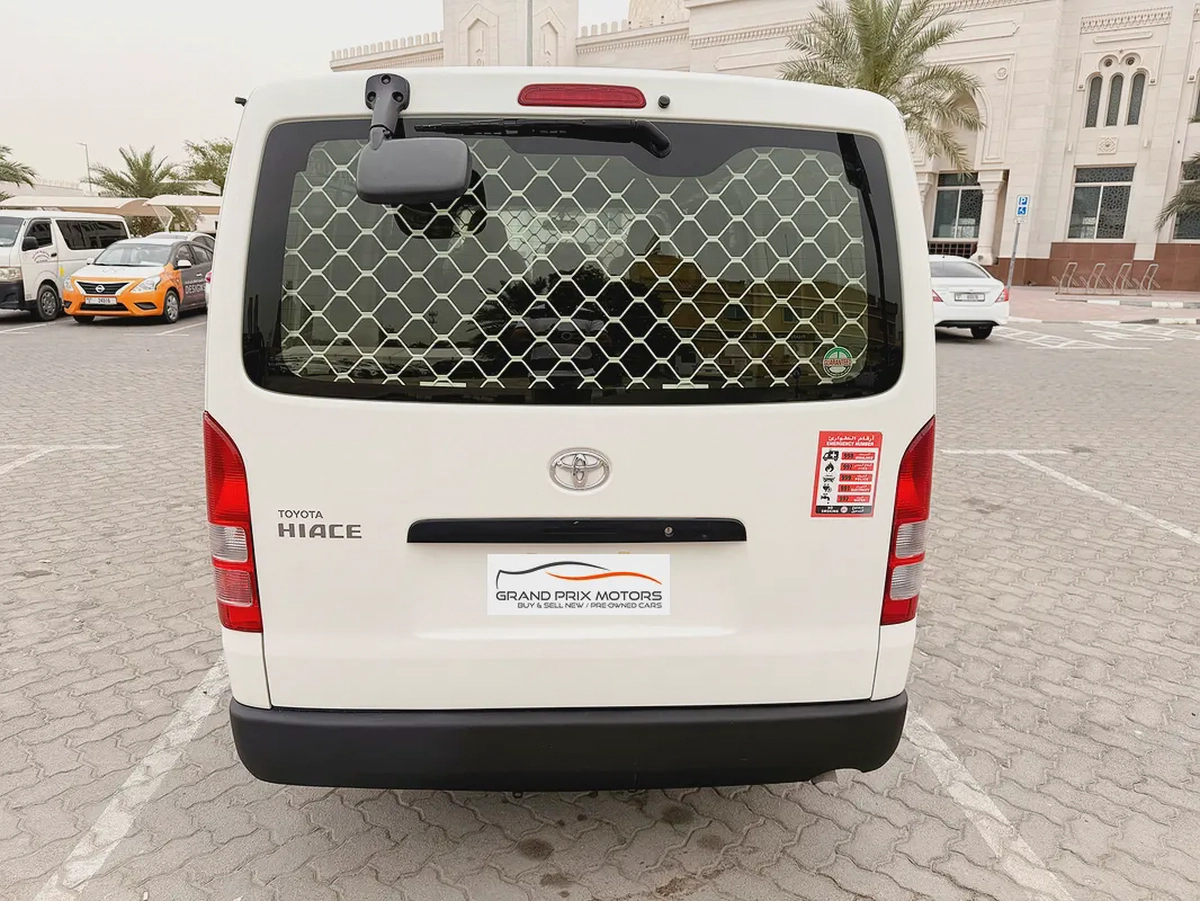 Toyota Hiace GL 2.7L 3 Seater Manual 2023 Model GCC Specs With Service History In Perfect Condition