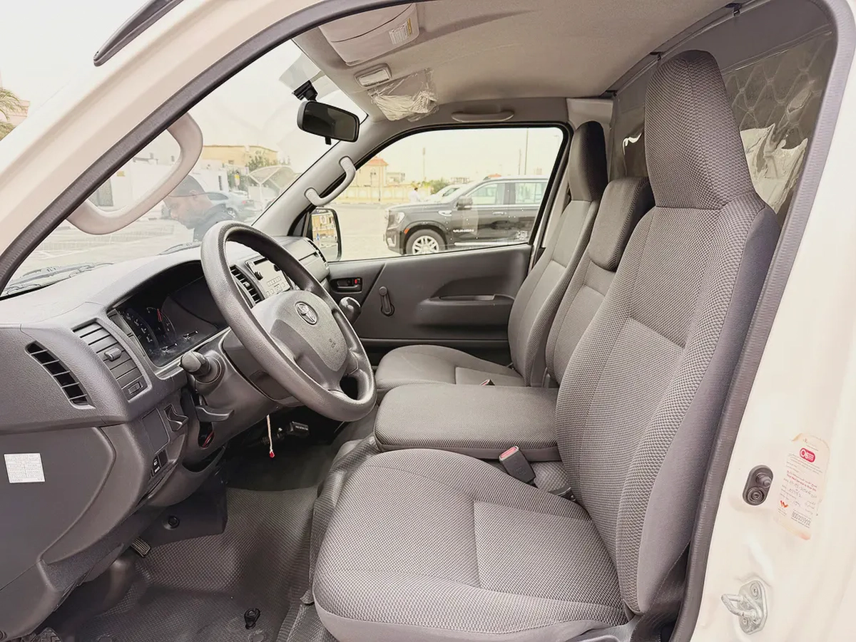 Toyota Hiace GL 2.7L 3 Seater Manual 2023 Model GCC Specs With Service History In Perfect Condition