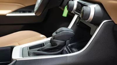 Toyota RAV4 LE EX 2.0P AT 4X2 MY2024 – GREY BASIC-10