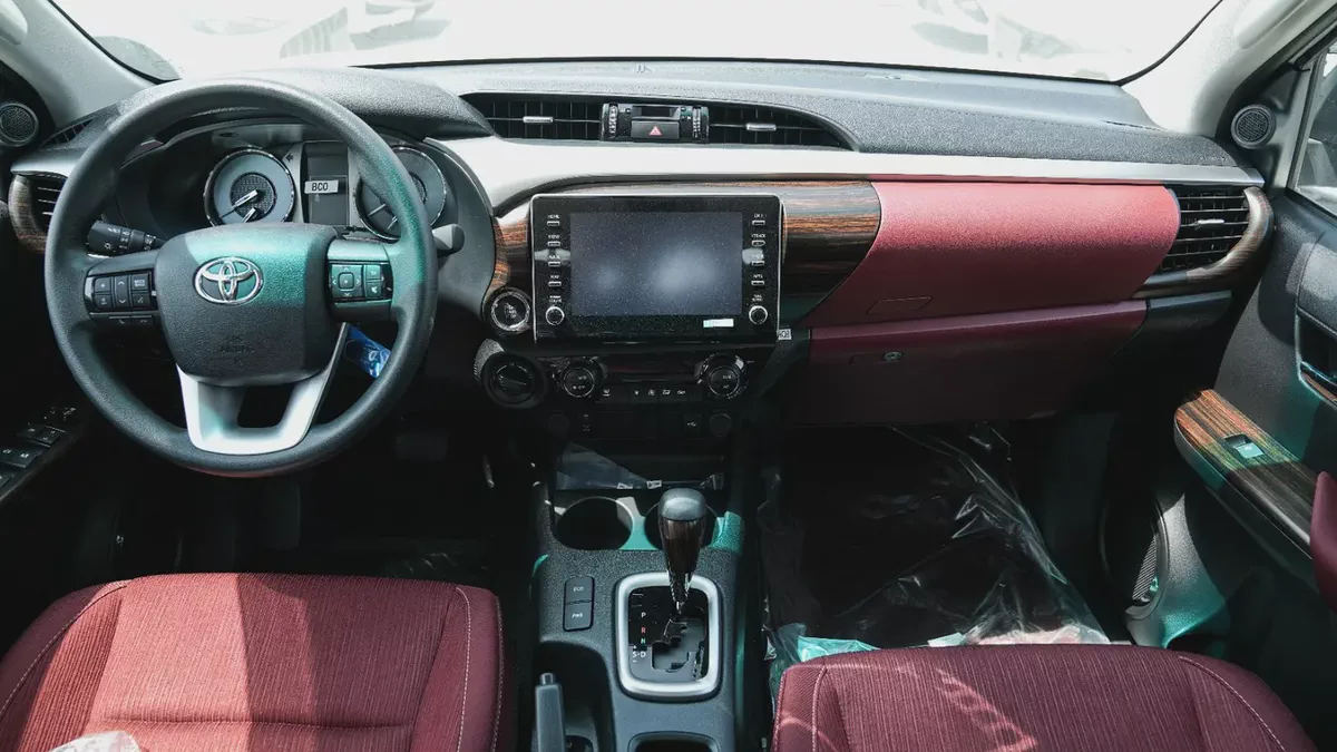 Brand New 2026 Toyota Hilux SR5 GCC Specs - 0KM-18-18