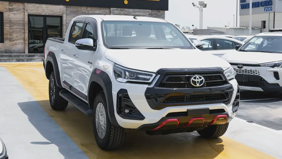 Brand New 2026 Toyota Hilux SR5 GCC Specs - 0KM-4-4