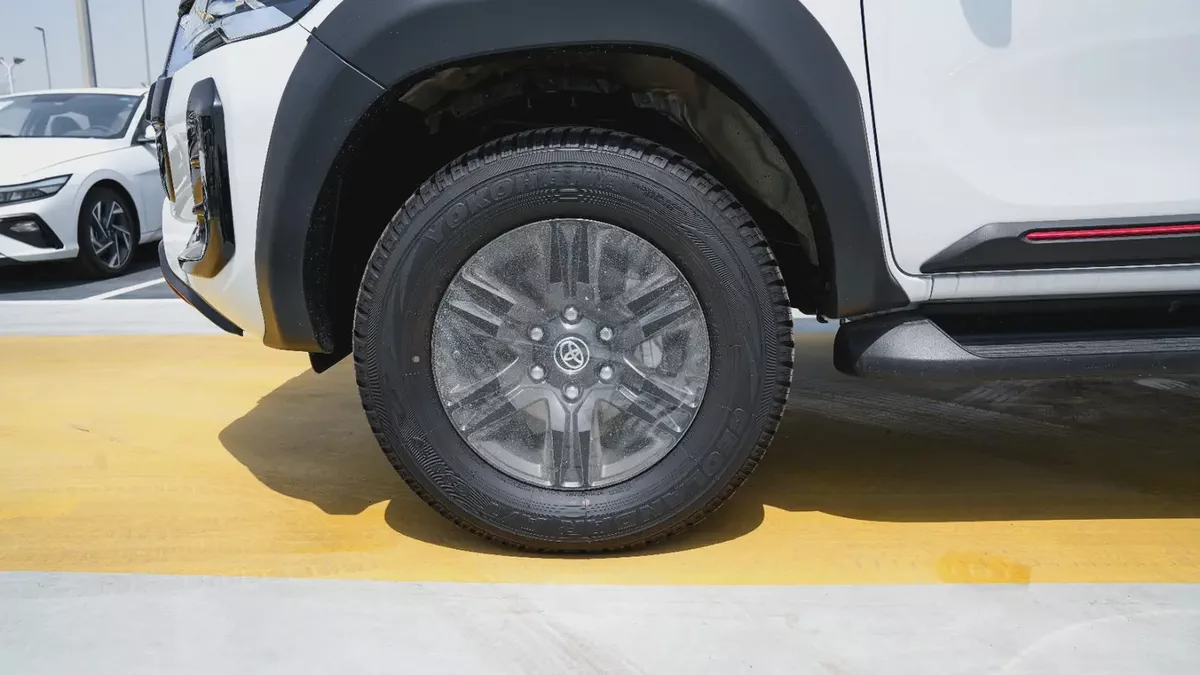 Brand New 2026 Toyota Hilux SR5 GCC Specs - 0KM-7-7