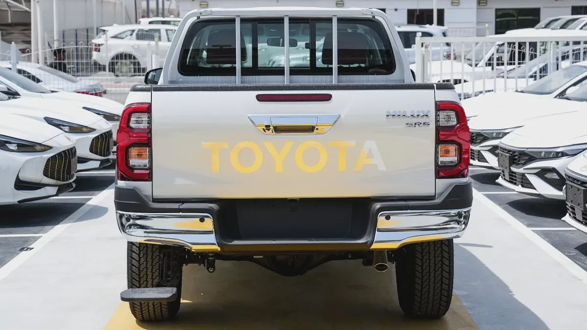 Brand New 2026 Toyota Hilux SR5 GCC Specs - 0KM-8-8