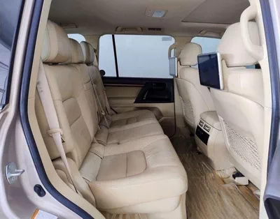 Toyota Land Cruiser GXR V6 4.0L  SUNROOF  IN EXCELLENT CONDITION-6