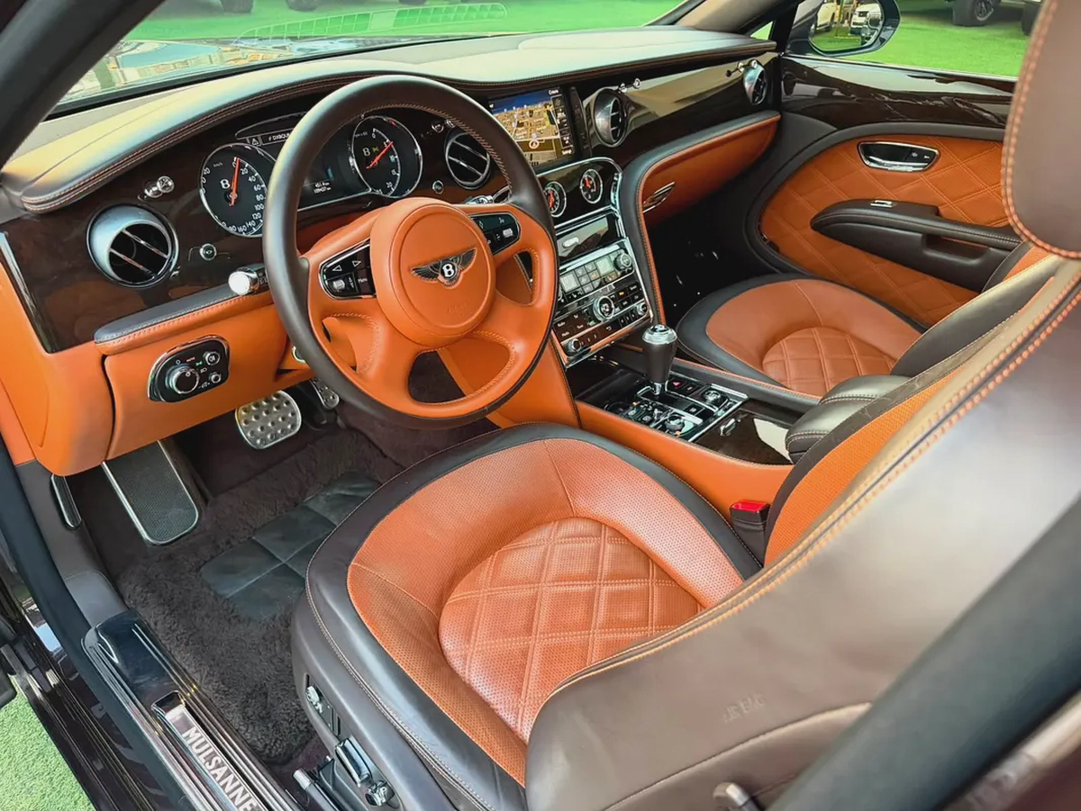 (2016) BENTELY //MULSANNE// GCC FULL OPTION -EXCELLENT CONDITION--8-8