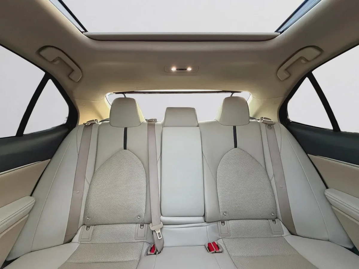TOYOTA CAMRY HYBRID LIMITED | AGENCY WARRANTY | FULL AGENCY SERVICE HISTORY | 2024 | GCC SPECS-19-19