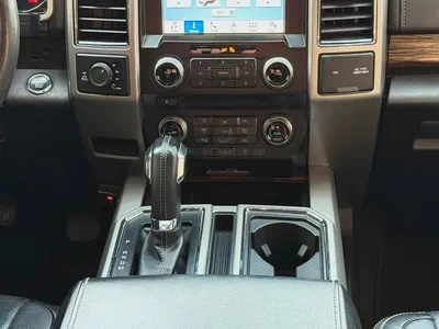 Ford F150 -2018  American specs, top of the line, in excellent condition.-11