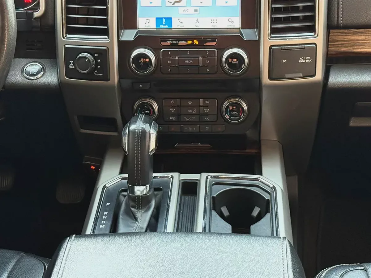 Ford F150 -2018  American specs, top of the line, in excellent condition.-11-11