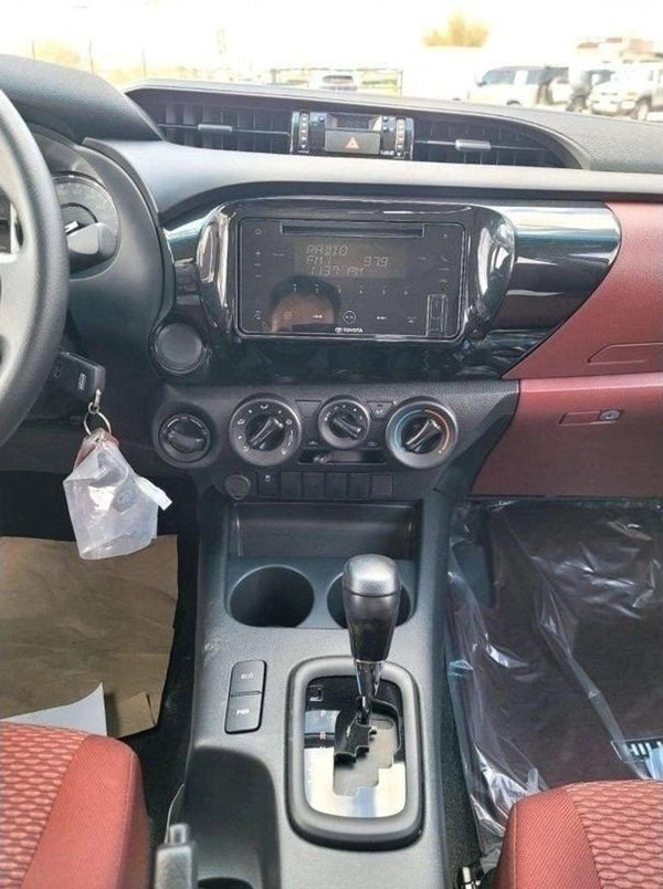 Toyota Hilux Toyota Hilux 2.7L Petrol Automatic Mid Option 2025