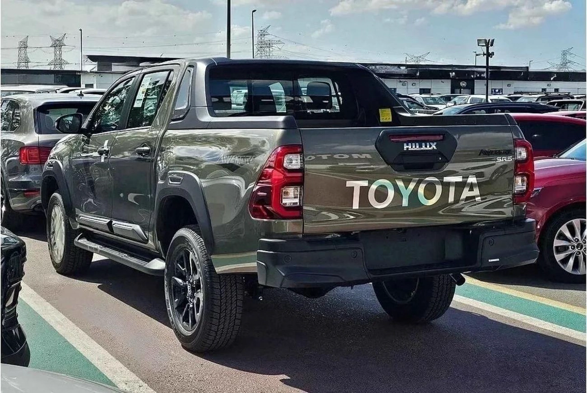 Toyota Hilux DC ADVENTURE 2.8D AT 4X4 MY2024 - BLACK-4-4