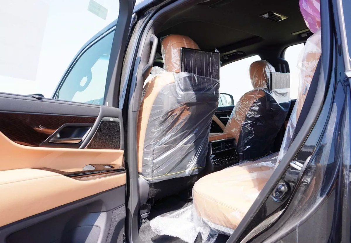 Lexus LX600 SIGNATURE-18-0