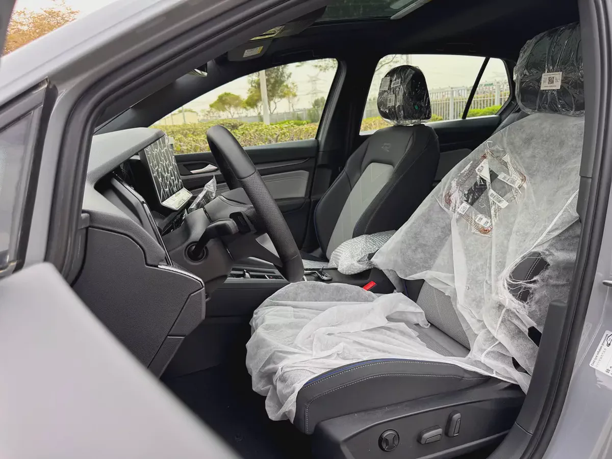 GOLF 300 TSI / BRAND NEW / FULL OPTION-9-9
