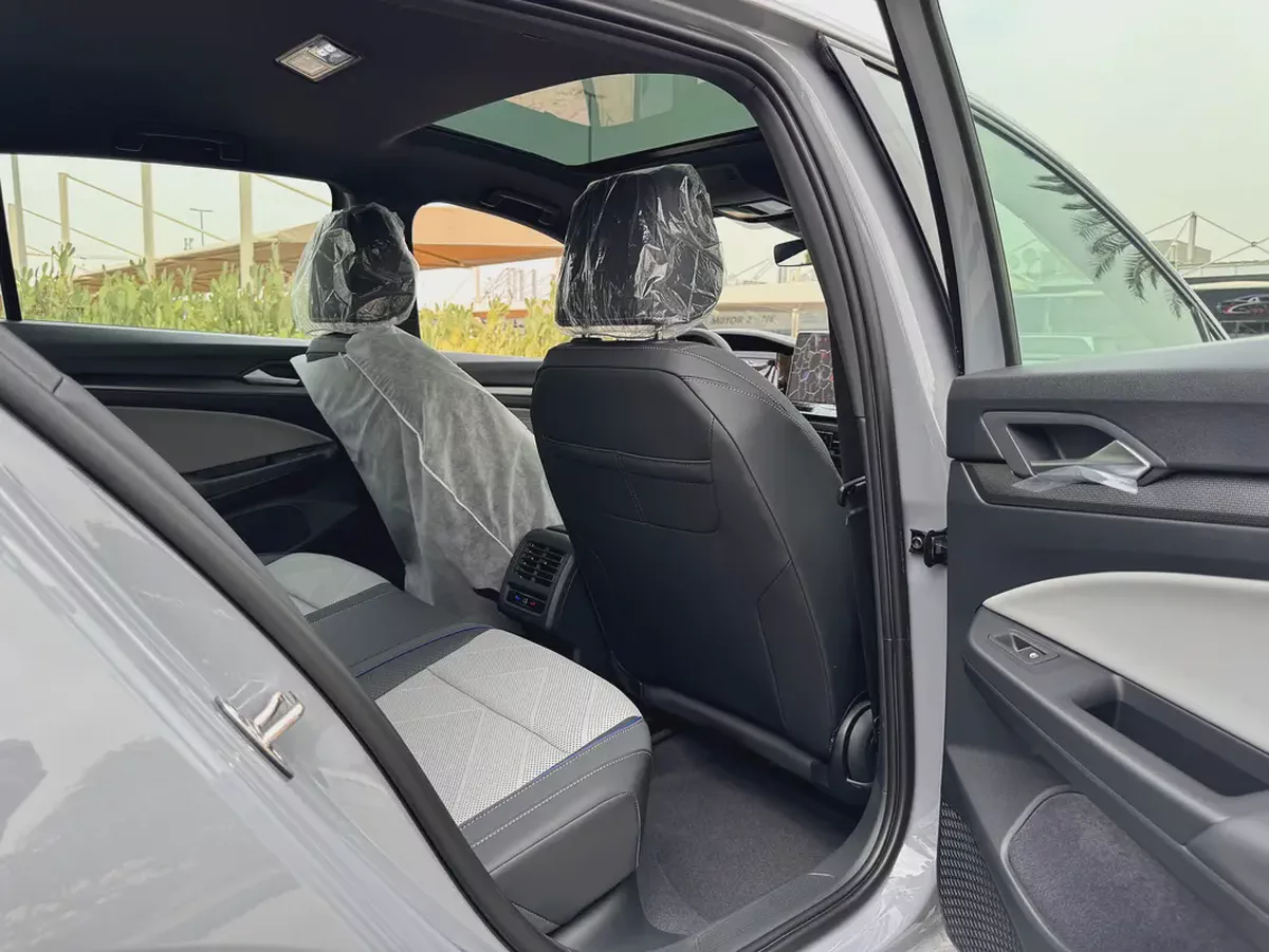 GOLF 300 TSI / BRAND NEW / FULL OPTION-15-15