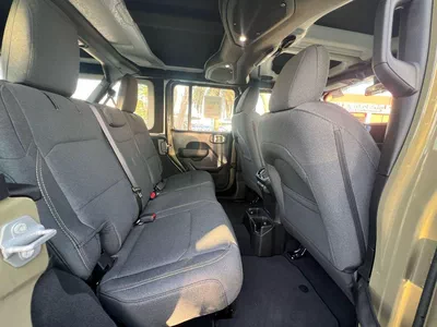 Jeep Wrangler Unlimited SPORT 2.0L A/T-10