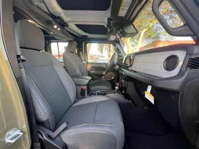 Jeep Wrangler Unlimited SPORT 2.0L A/T-11